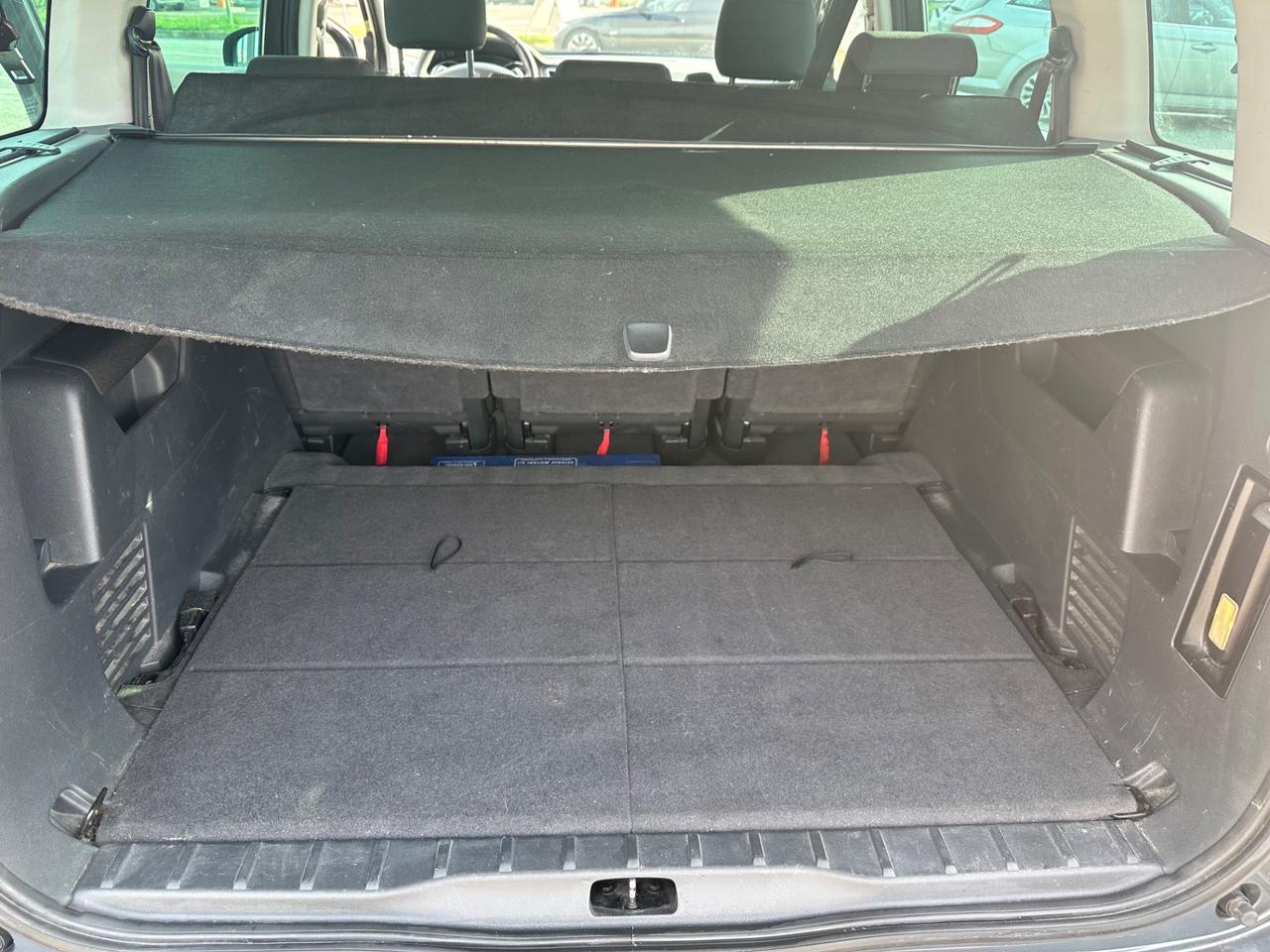 Peugeot 5008 1.6 HDi 110CV cambio robotizzato Tecno