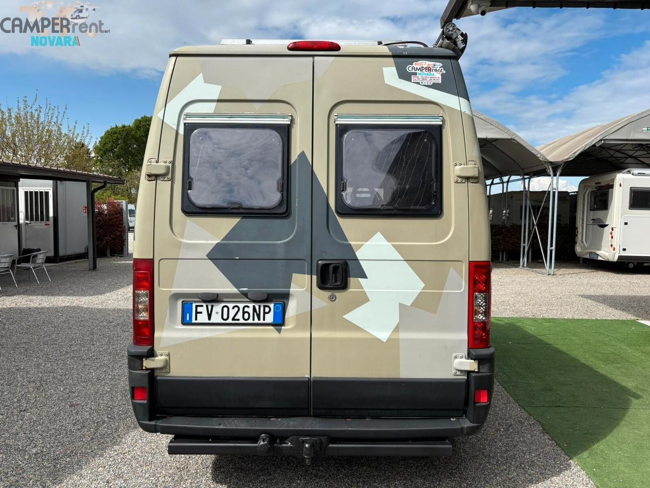 Peugeot 244 L - FURGONATO COMPATTO CON DINETTE A FERRO DI CAVALLO