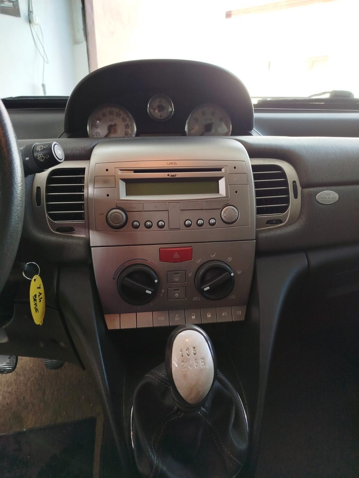 Lancia Ypsilon 1.4 benzina CON GARANZIA