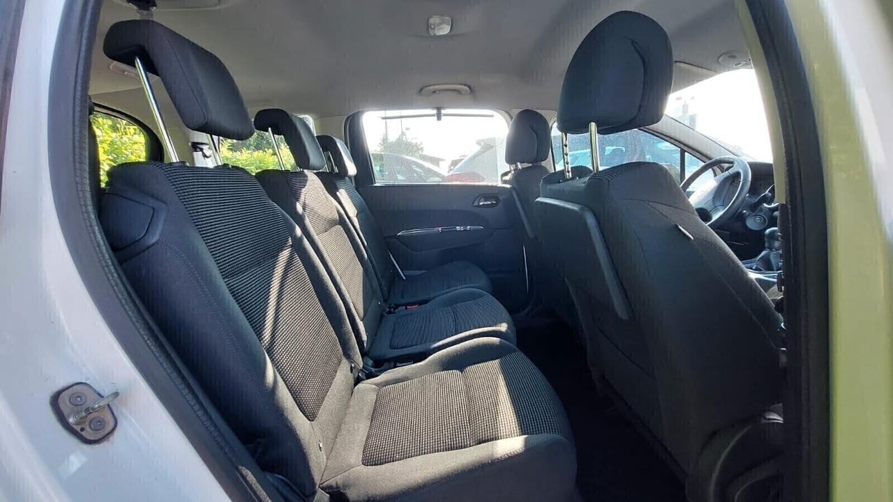 Peugeot 5008 1.6 Diesel 7 Posti Neopatentati