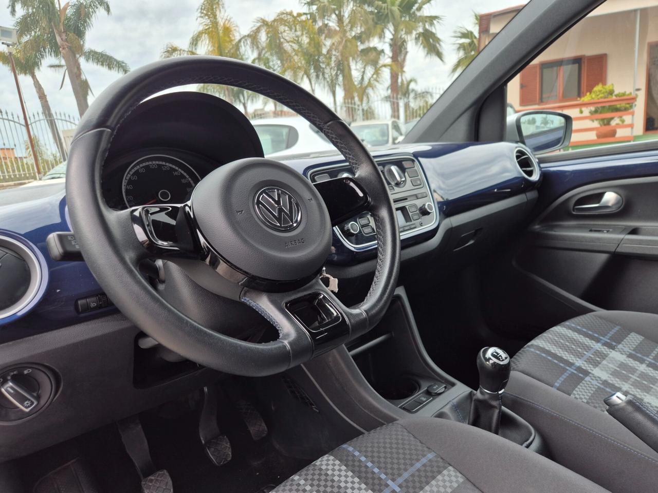 Volkswagen UP! 1.0 5p. NUOVA FULL OPTIONAL 2015