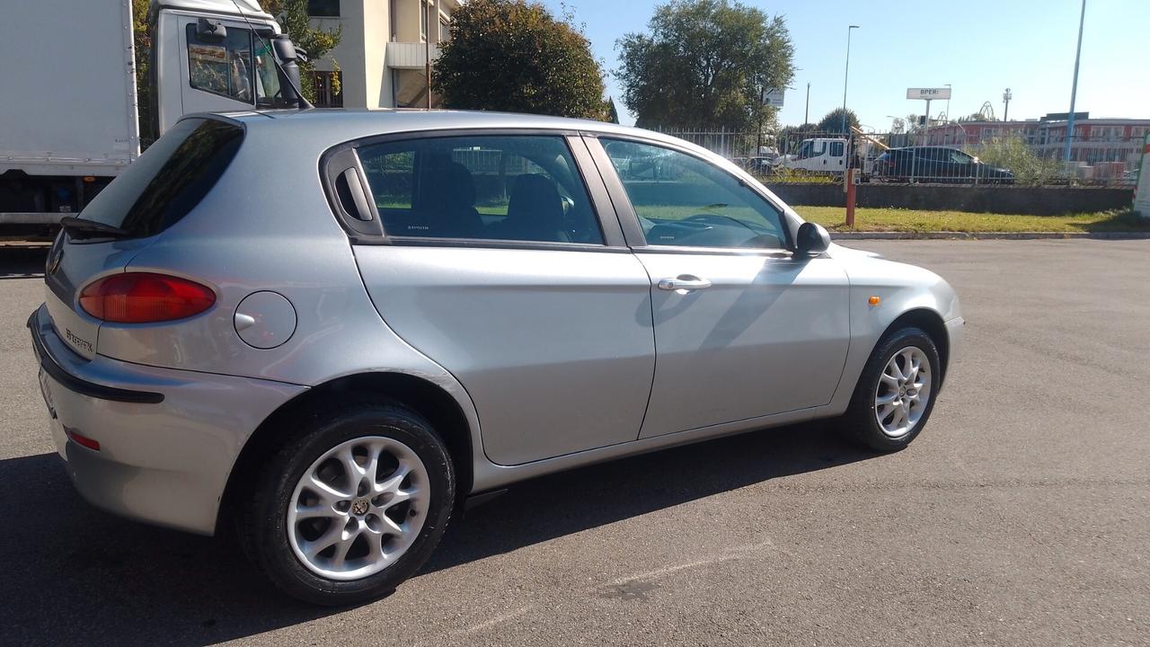 Alfa Romeo 147 1.6i 16V T.S. 84milakm Neop 5 p 03