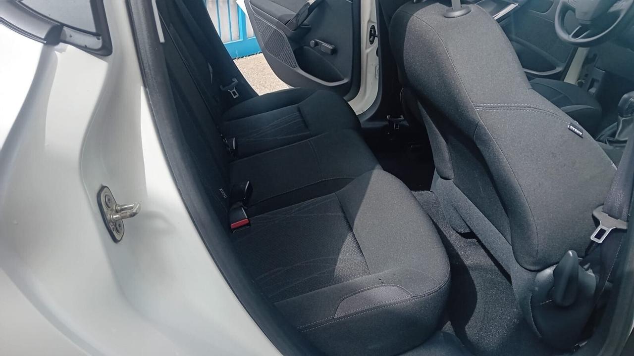 Peugeot 208 -1.4 hdi -5P-full-2013