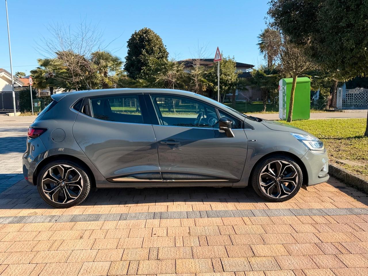 Renault Clio 1.5 dCi 5 porte Moschino Intens neopatentati