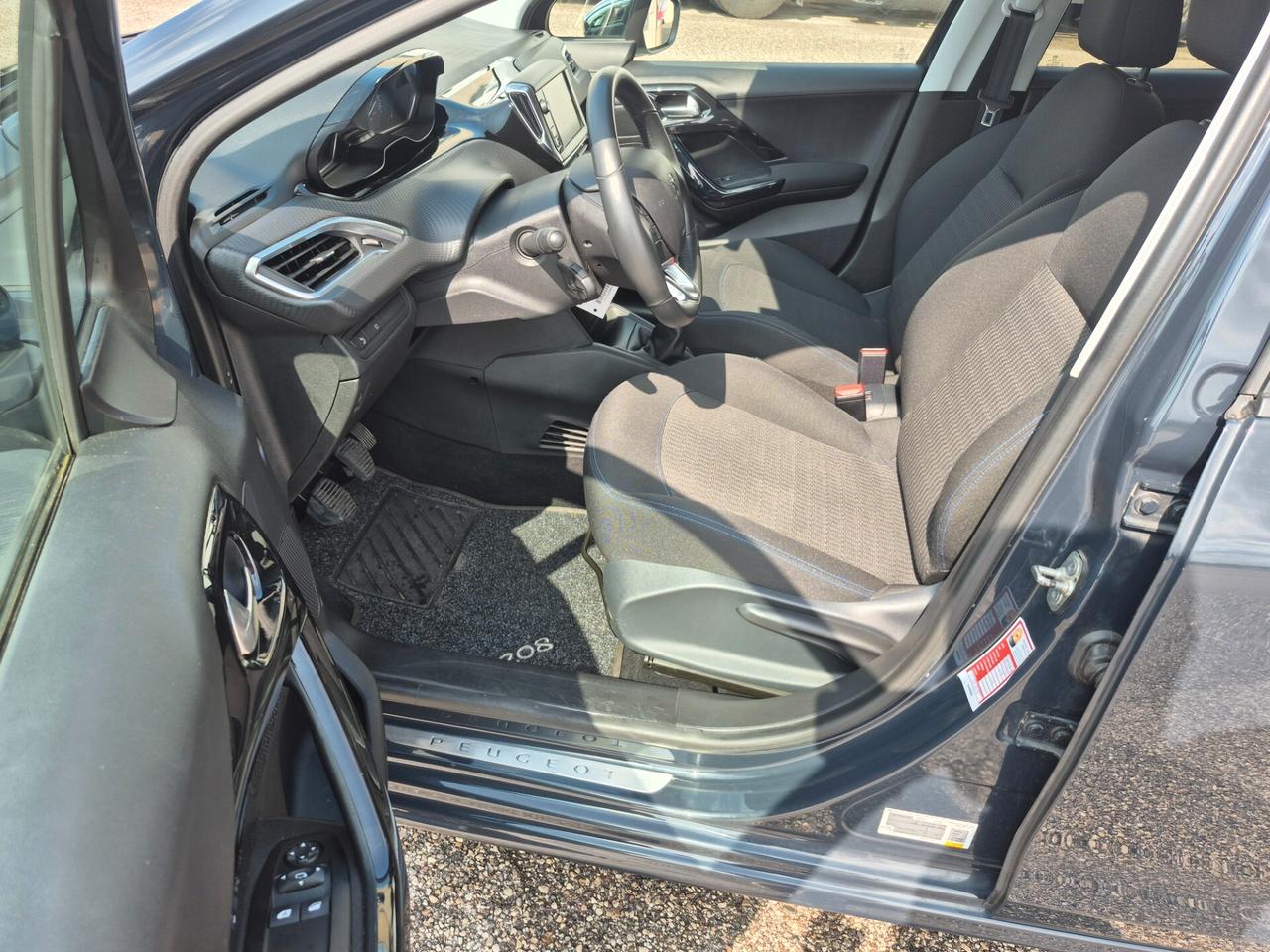 Peugeot 208 BlueHDi 100 S&S 5 porte Signature