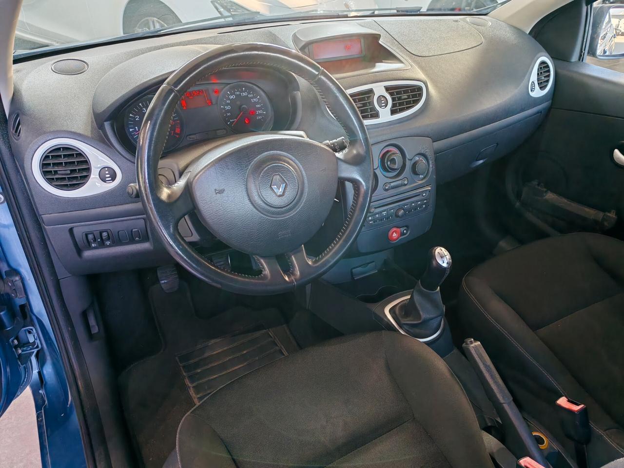 Renault Clio 1.2 16V 75 cv