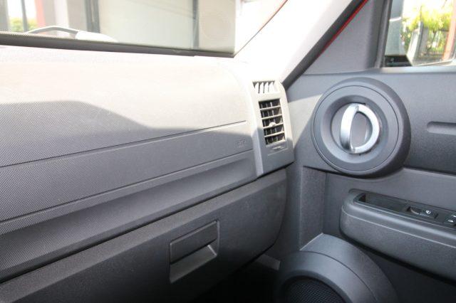 DODGE Nitro 2.8 CRD DPF 4WD GANCIOTRAINO