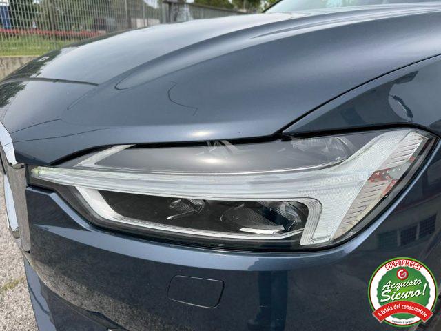 VOLVO XC60 B4 (d) AWD Inscription R.L.19" Sedili Pelle