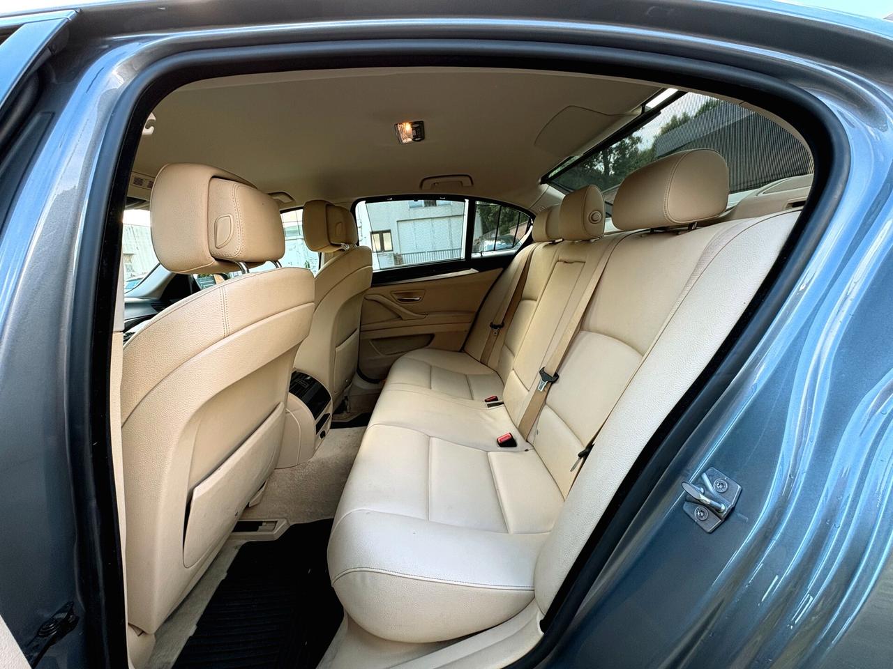 BMW 523 aut.(benzina)-BERLINA- 91500km -FULL-2010