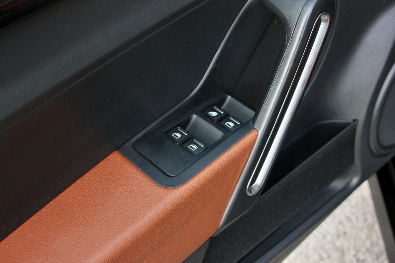 Volkswagen Maggiolino DSG CUP CABRIO 1.2 TSI BIXENON NAVY SEDILI RISC.