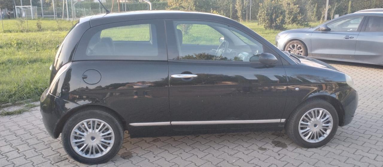 Lancia Ypsilon 1.4 Argento