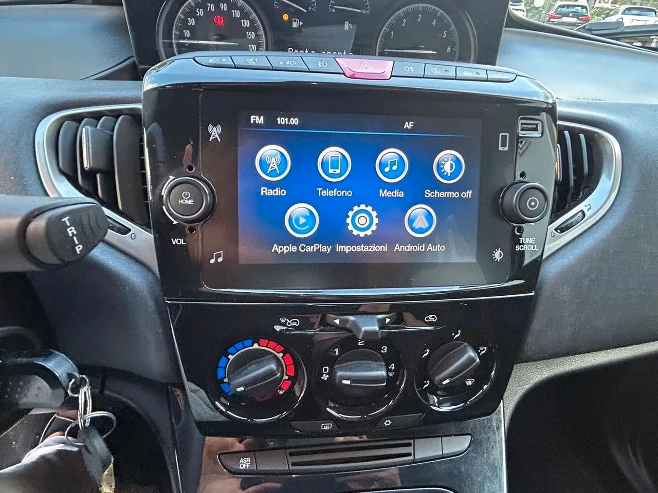 Lancia Ypsilon 1.0 FireFly 5 porte S&S Hybrid Silver