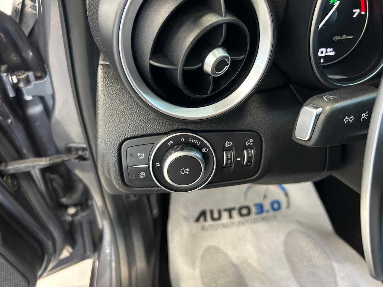 Alfa Romeo Giulia 2.0 Turbo 200 CV AT8 Super