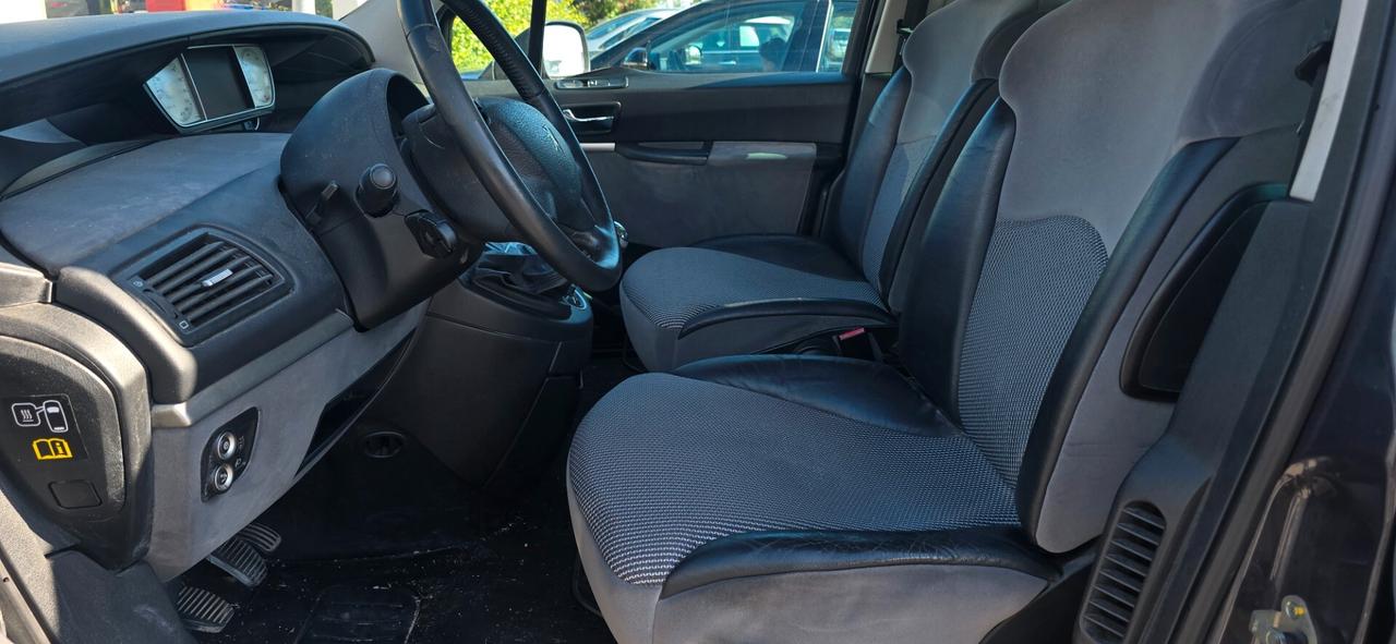 Peugeot 807 2.0 HDi S