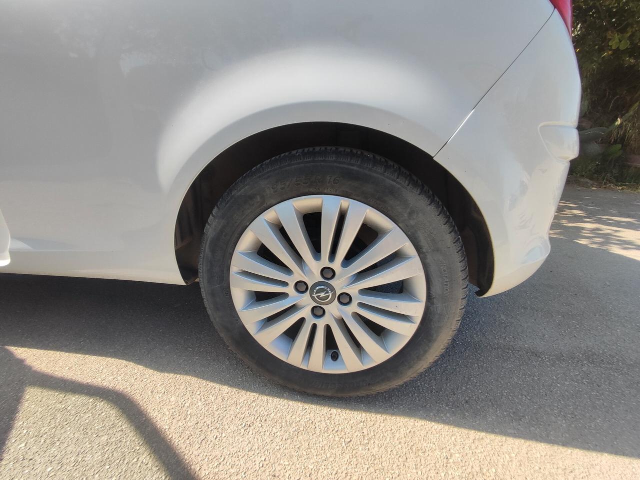 Opel Corsa 1.2 3 porte Club