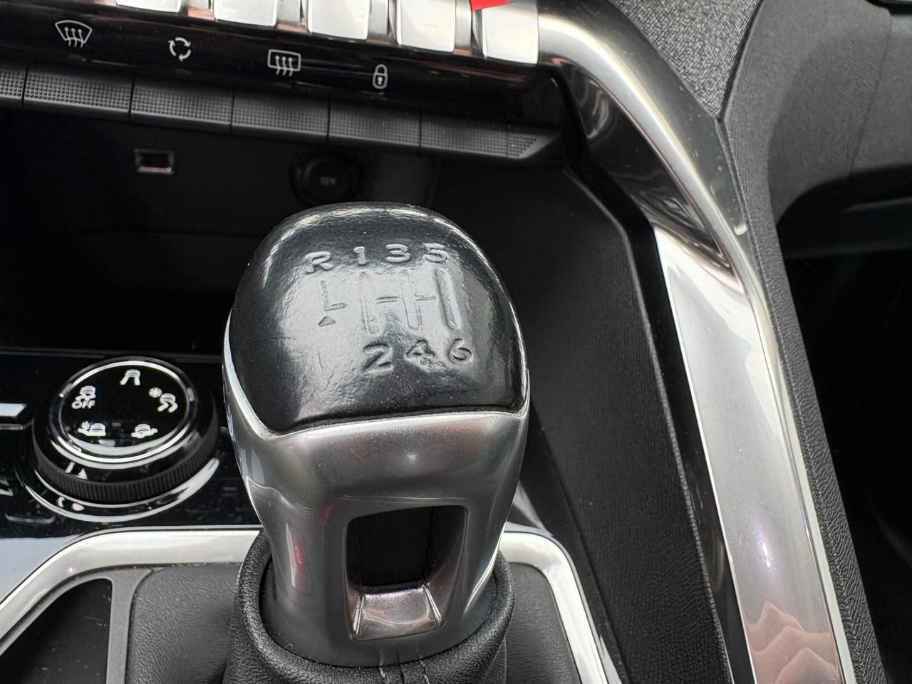 Peugeot 3008 ALLURE PureTech Turbo 130 6mt UNICO PR.