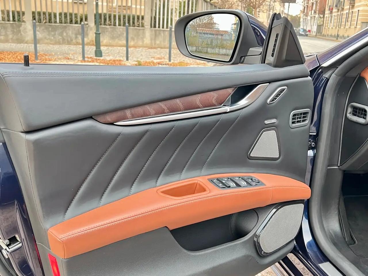 Maserati Ghibli V6 430 CV Q4 Granlusso