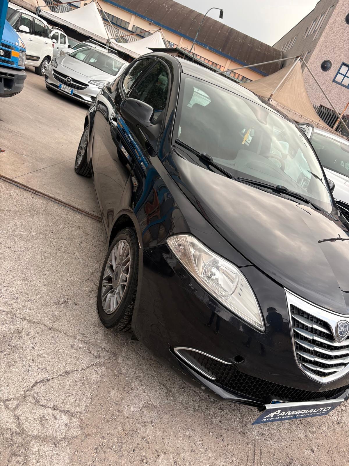 Lancia Ypsilon 1.2 69 CV Unyca