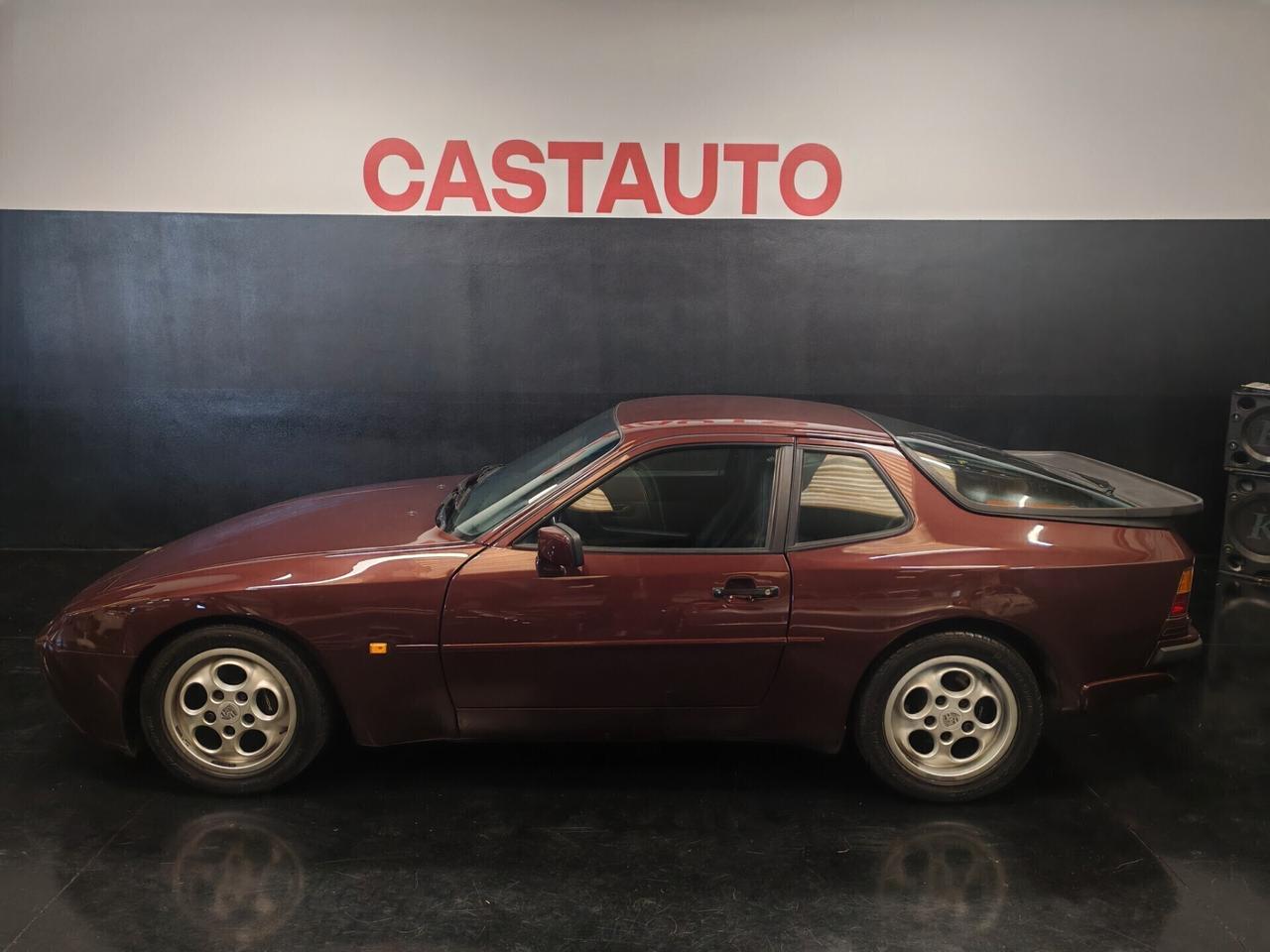 Porsche 944 Turbo targa oro