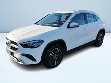 Mercedes GLA 180 180 D Advanced 8G-DCT