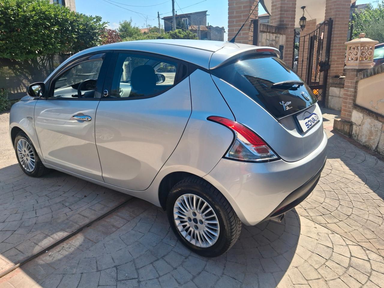 Lancia Ypsilon 1.2 69 CV 5 porte GPL Ecochic Silver