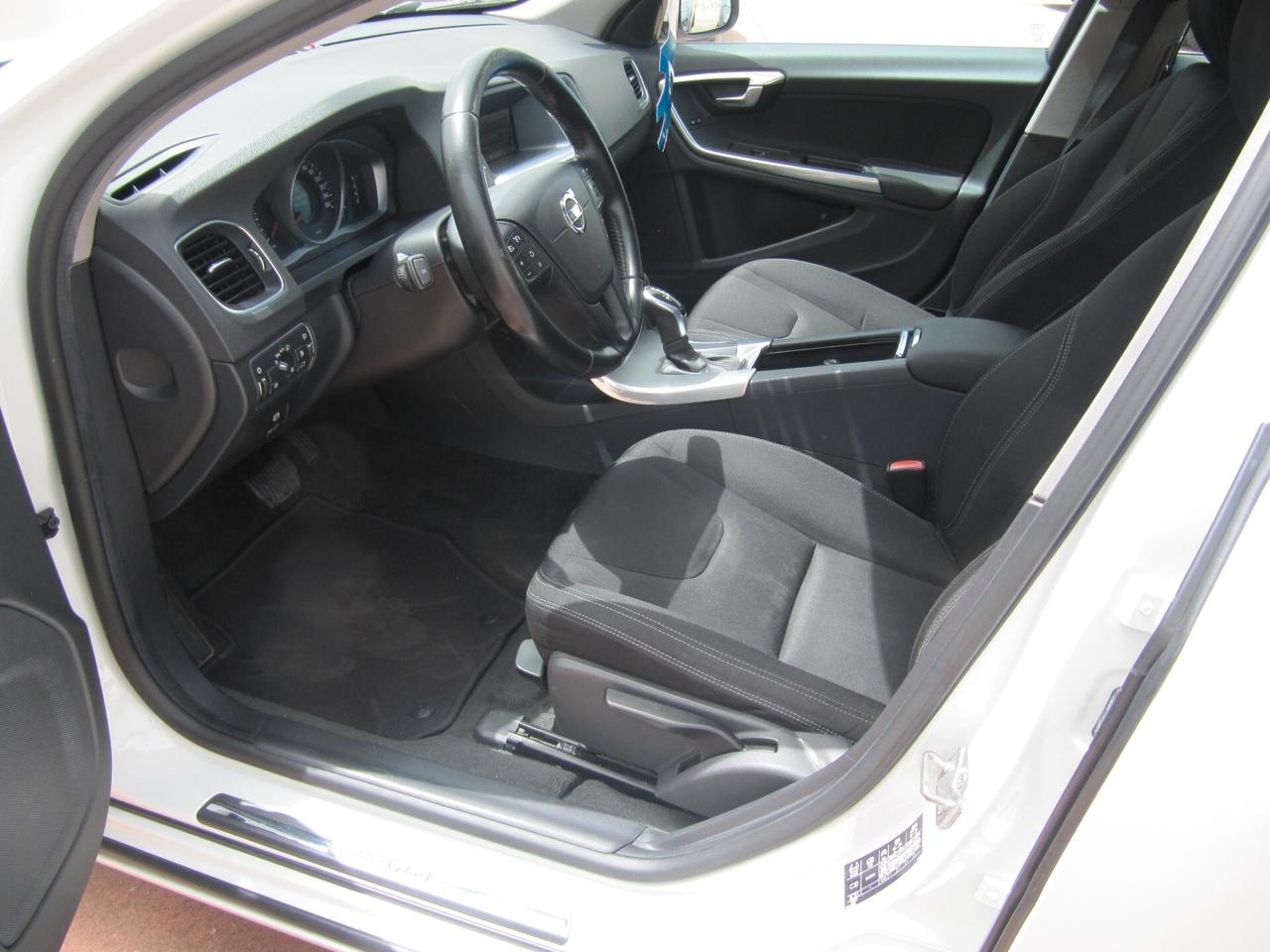 Volvo V60 D4 R-design Kinetic - AUTOMATICO
