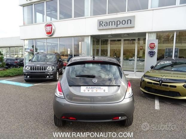 Lancia Ypsilon 1.0 FireFly 5 porte S&S Hybrid Oro