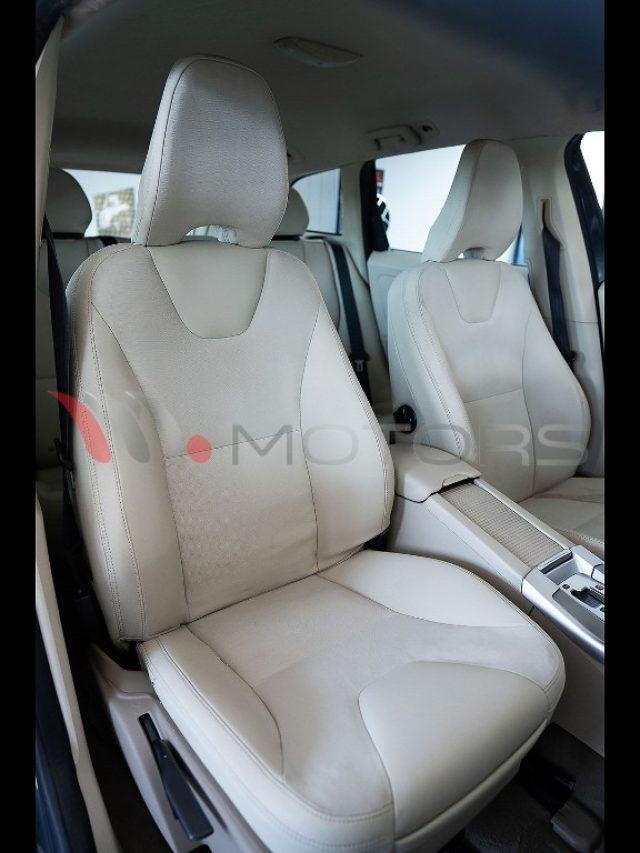 VOLVO XC60 2.4 d3 Momentum AWD 163 CV Geartronic