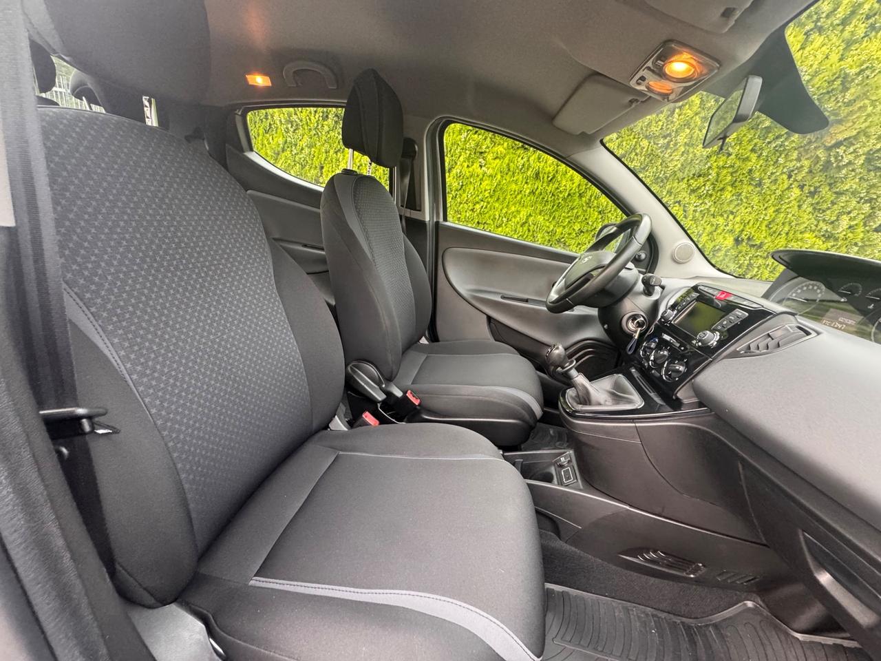 Lancia Ypsilon 1.2 benzina, euro 6b, anno 2016, ok neopatentati!