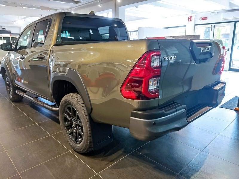 Toyota Hilux 2.8 D-4D A/T 4WD 48V 4 porte Double Cab Invincible