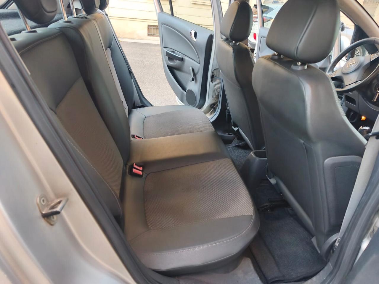 Opel Corsa 2009----1.2 Benzina Neopatentati