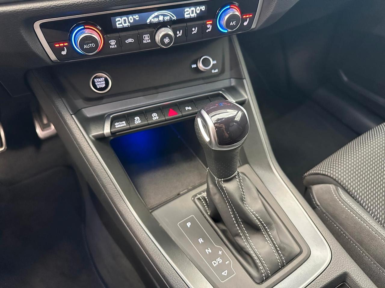 Audi Q3 SPB 35 TDI S tronic line edition Interno ed Esterno Luci Ambiente