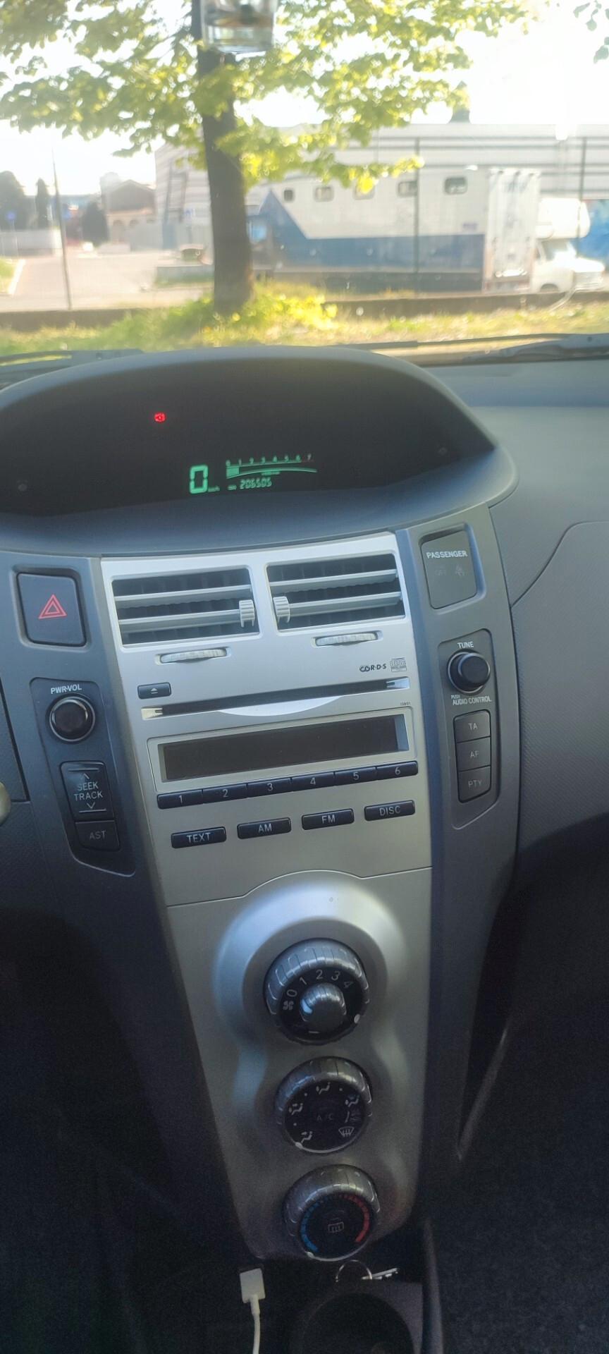 Toyota Yaris 1.0 5 porte