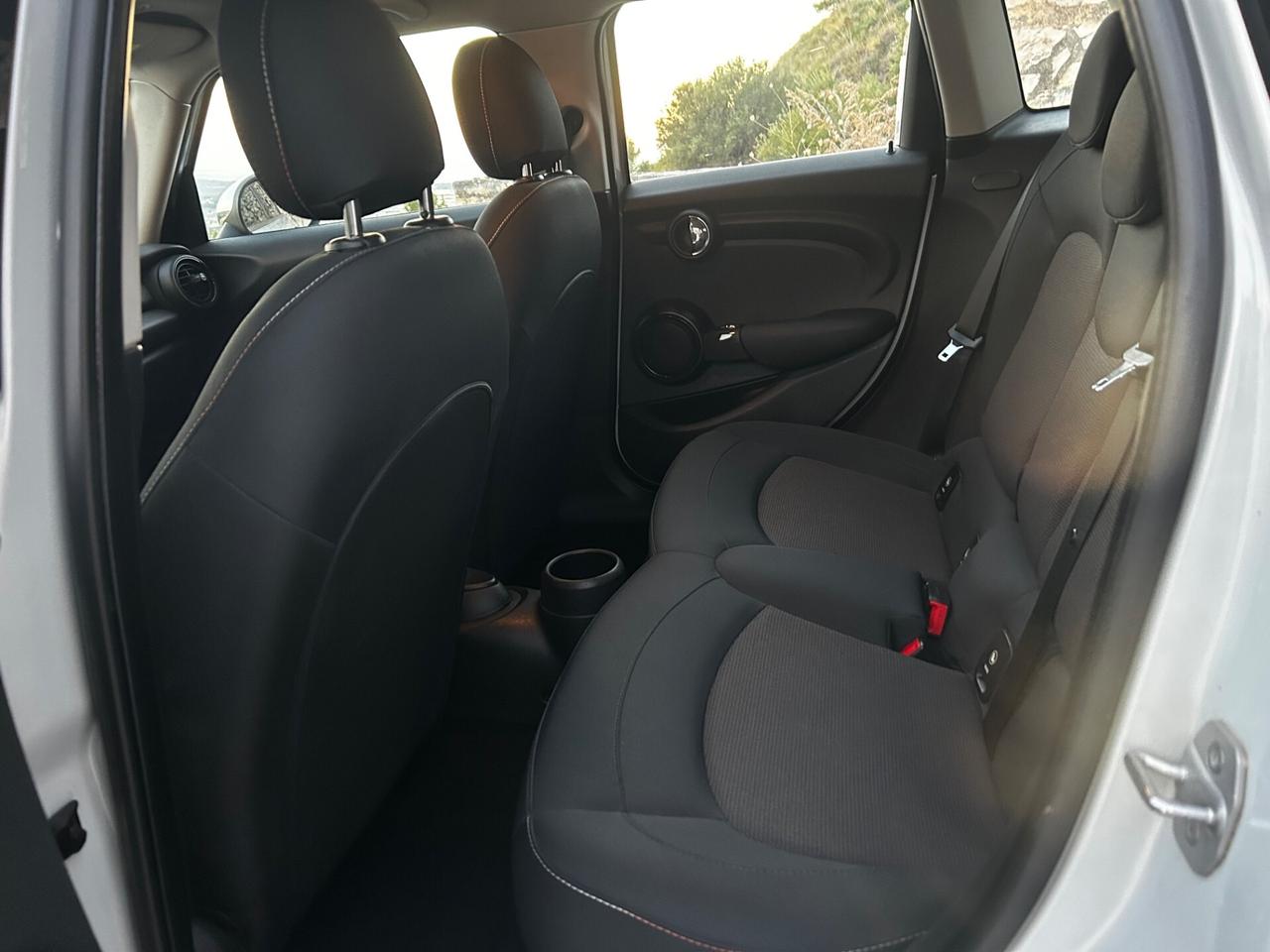 Mini 1.5 Cooper D Business 5 porte UNIPROPRIETARIO