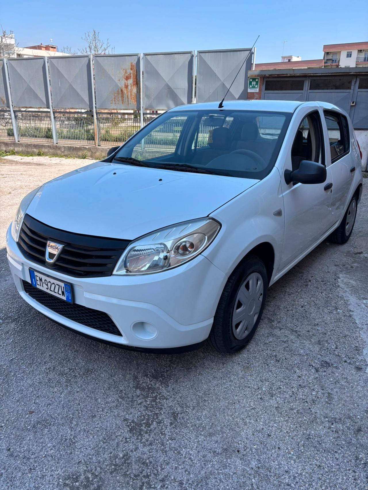 Dacia Sandero 1.2 16V GPL 75CV