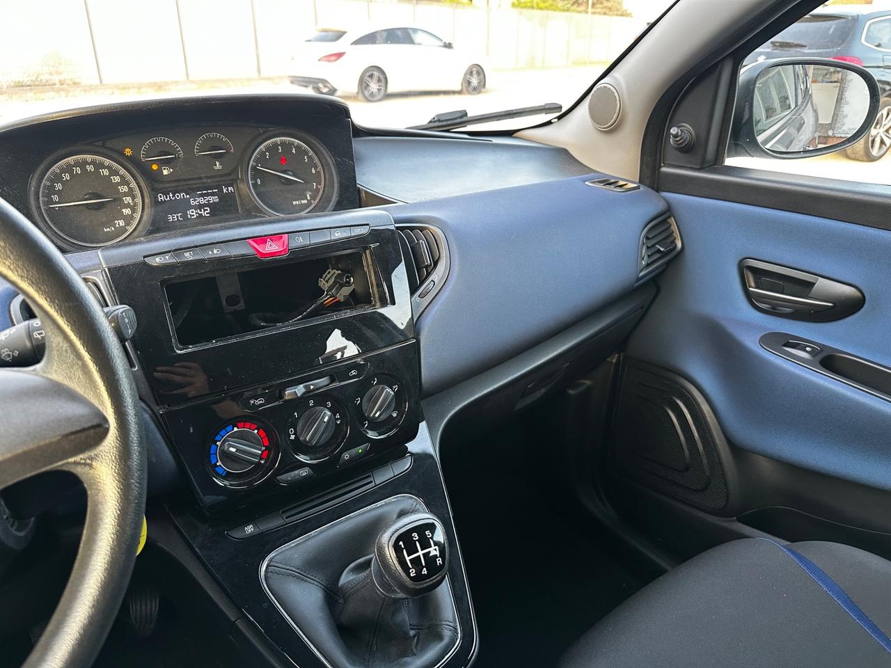 Lancia Ypsilon 1.2 69 CV 5 porte Gold