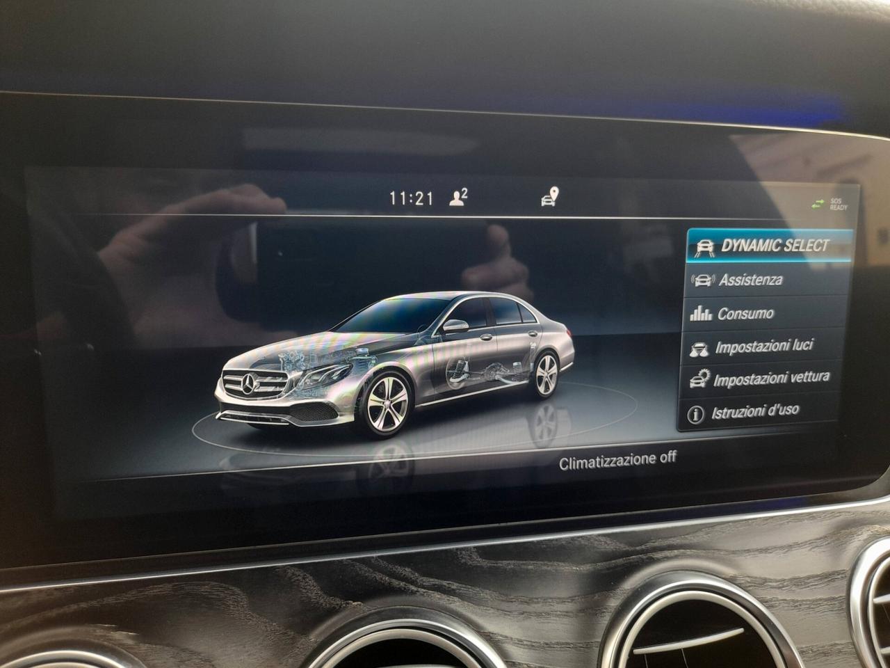 MERCEDES E 220 D AMG LINE BERLINA