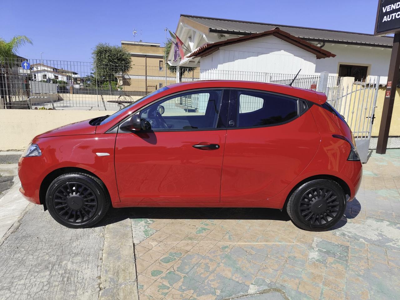 Lancia Ypsilon 1.0 FireFly 5 porte S&S Hybrid Ecochic Silver
