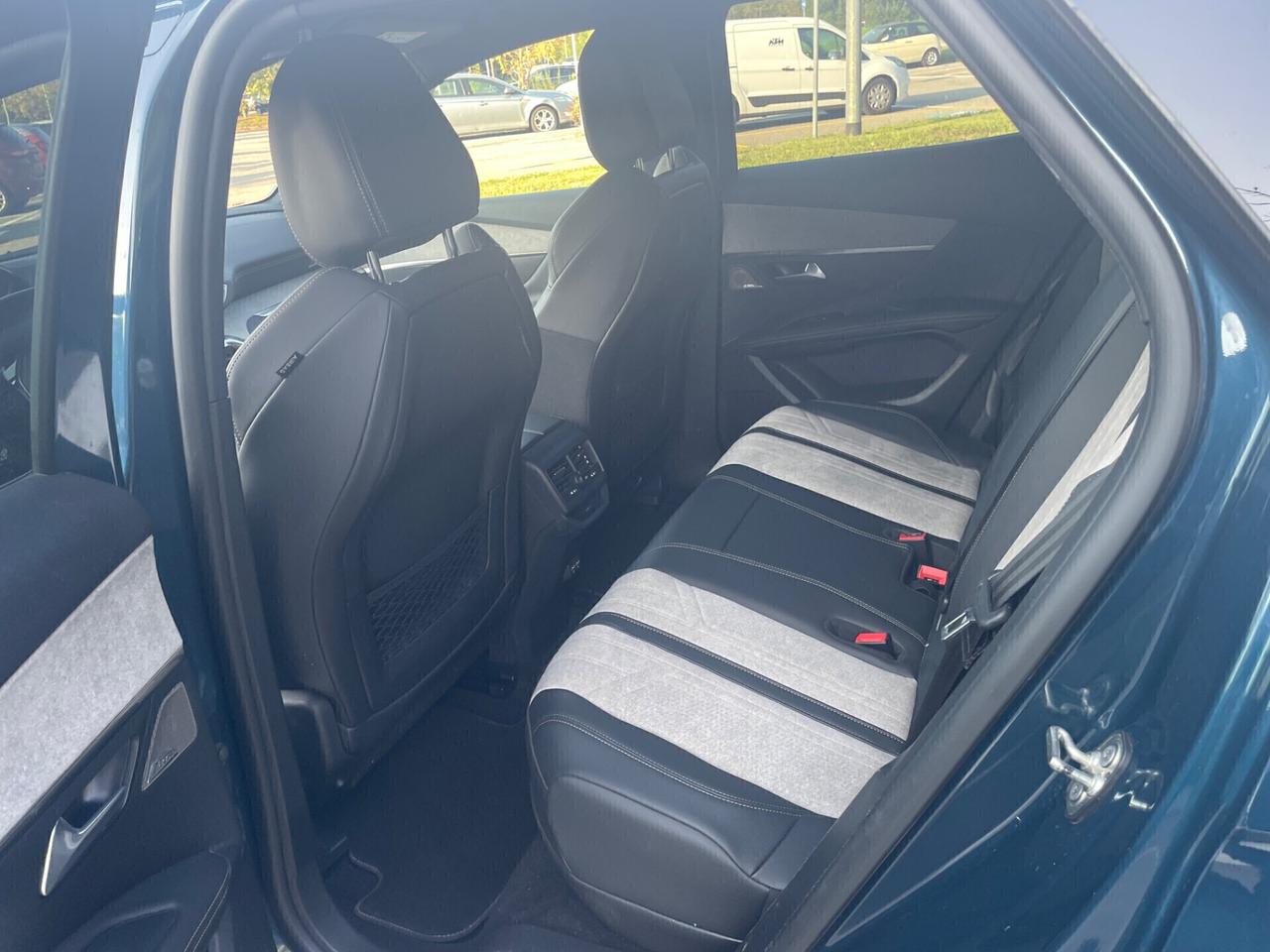 Peugeot 3008 Hybrid 225 *Automatik*Navi*Pelle*Full optional