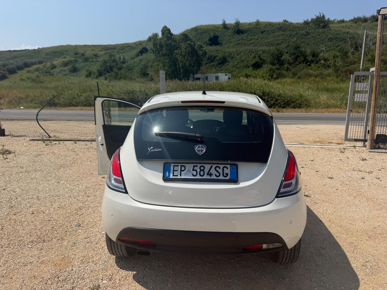 Lancia Ypsilon 1.3 MJT 95 CV 3.990€ PERMUTE