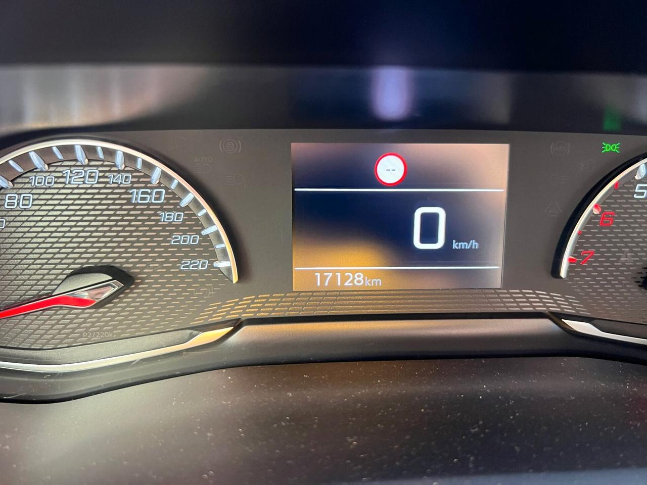 Peugeot 2008 BENZ 17MILA KM 2023 COME NUOVA