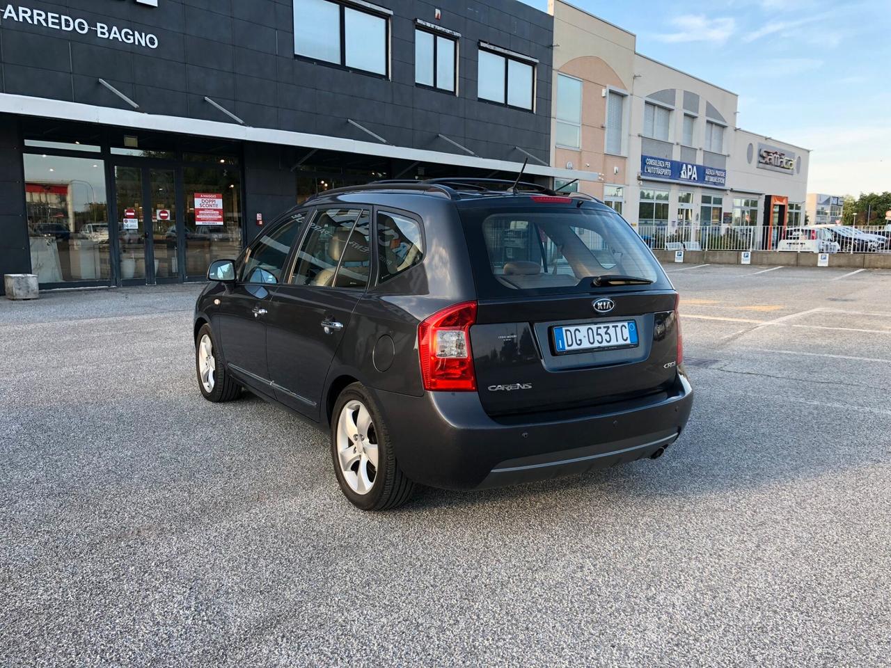 Kia Carens 2.0 16V CRDi VGT LX Family