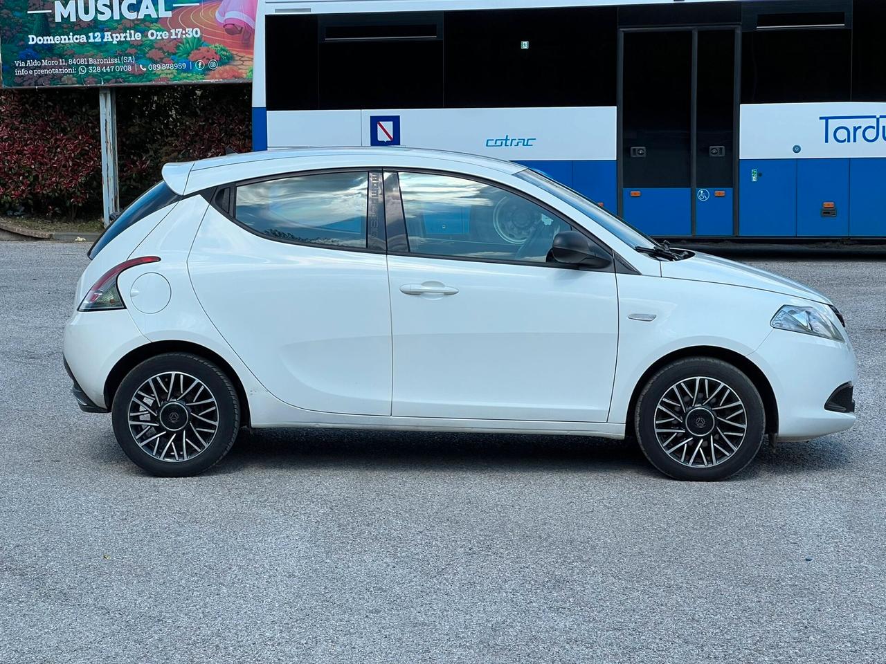 Lancia Ypsilon 1.2 69 CV 5 porte S&S S Momodesign