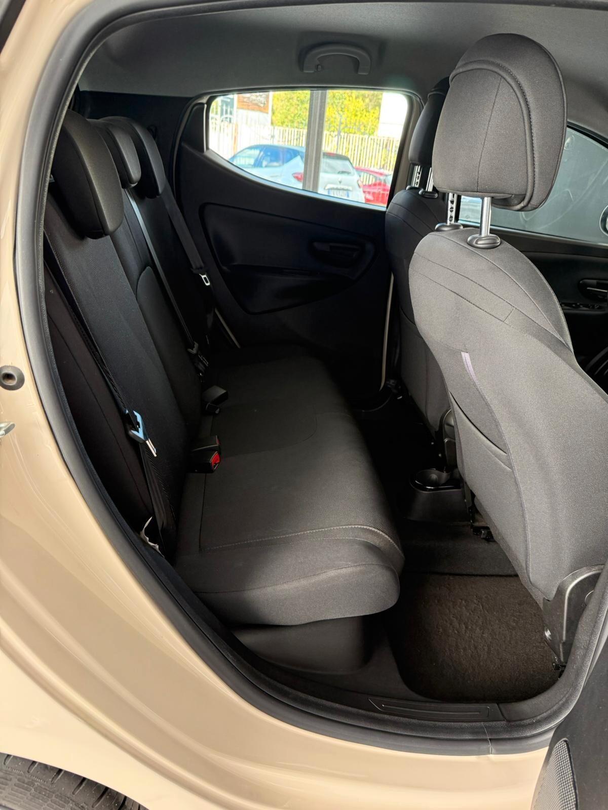 Lancia Ypsilon 1.2 69 CV 5 porte S&S Platinum