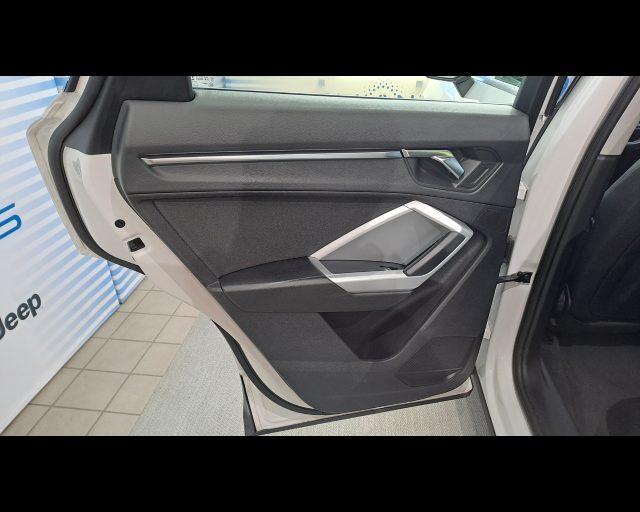 AUDI Q3 35 2.0 tdi Business Advanced quattro s-tronic