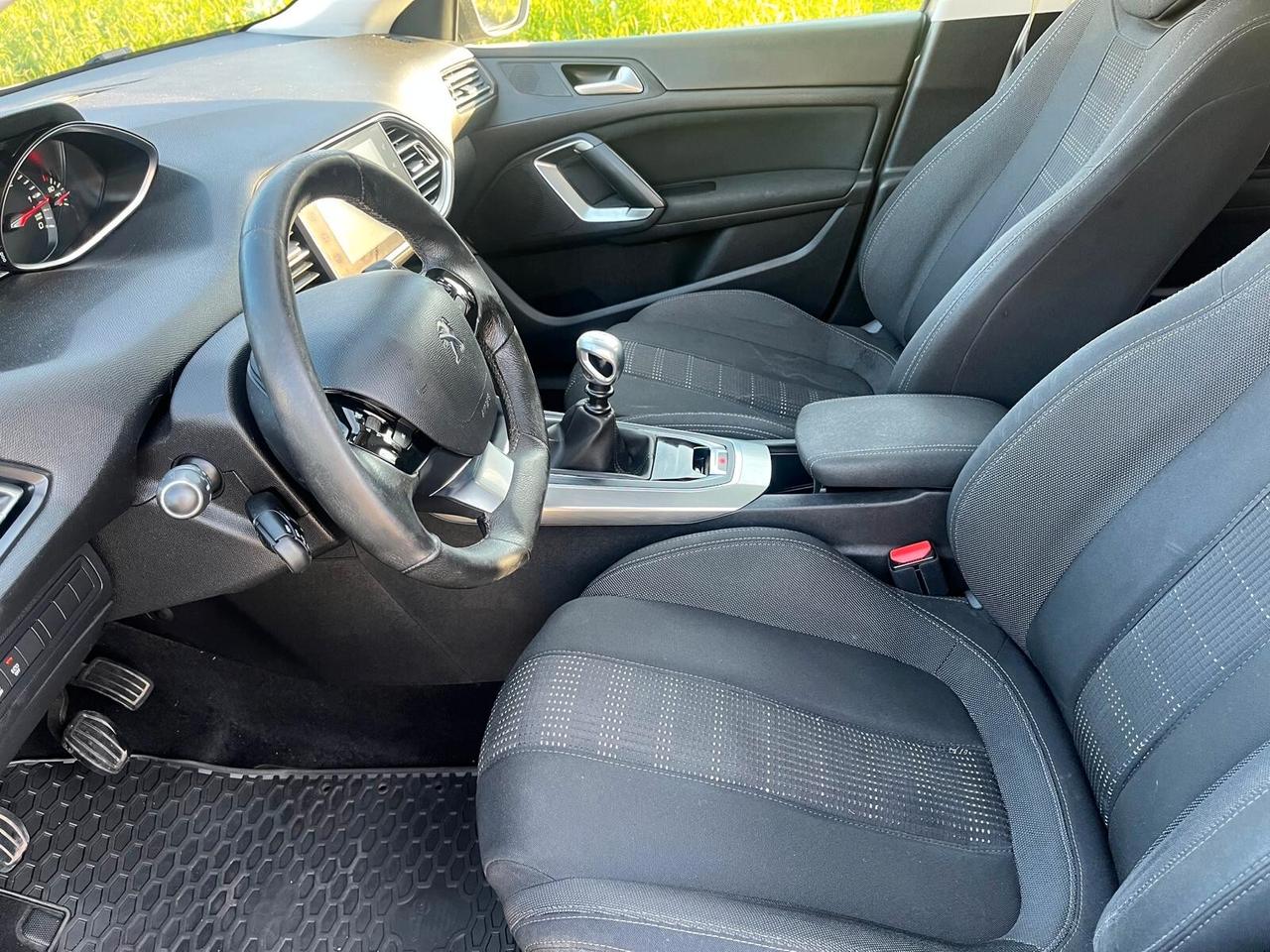 Peugeot 308 BlueHDi 120 S&S SW Allure