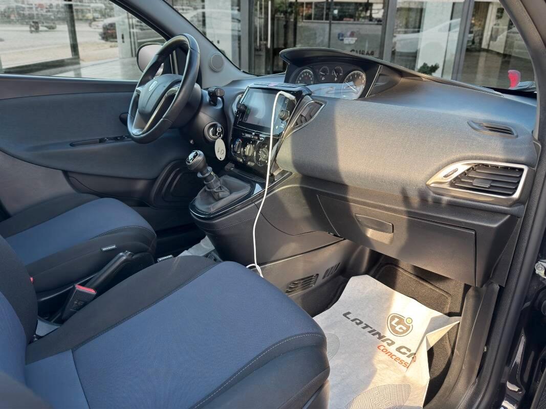 Lancia Ypsilon III 1.0 firefly hybrid Gold s&s 70cv Con CARPLAY