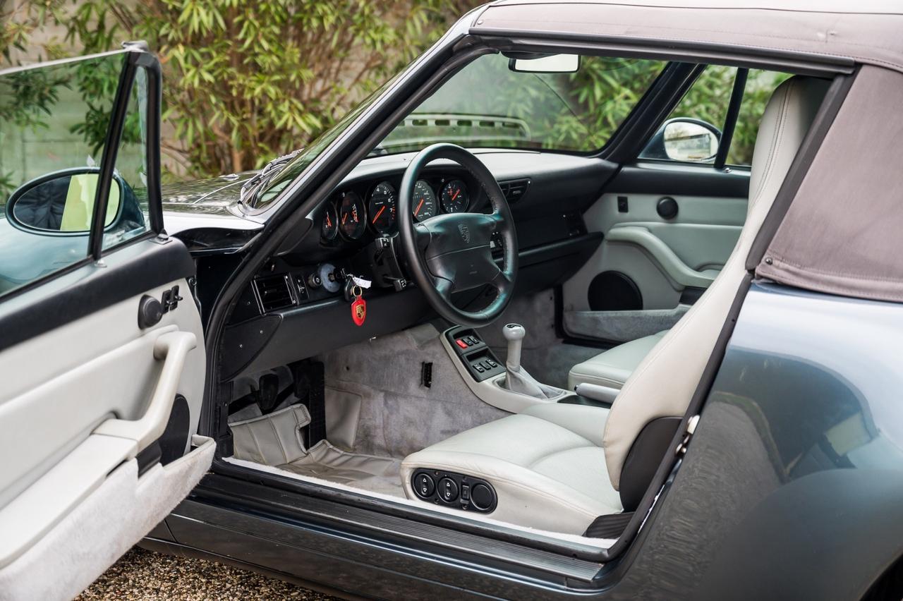 Porsche 993 Carrera Cabriolet