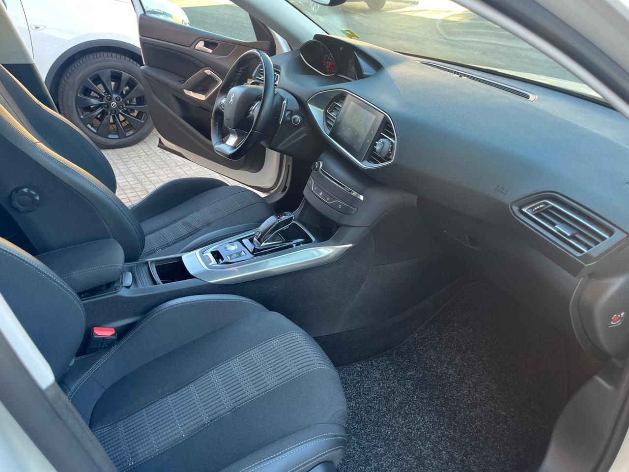 Peugeot 308 PureTech Turbo 130 S&S SW Allure