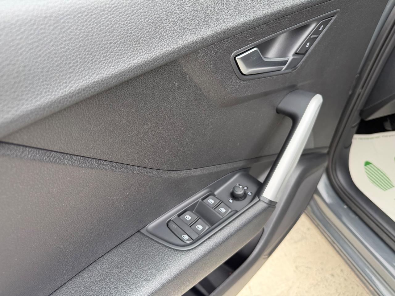 Audi Q2 30 TDI S tronic Identity Black